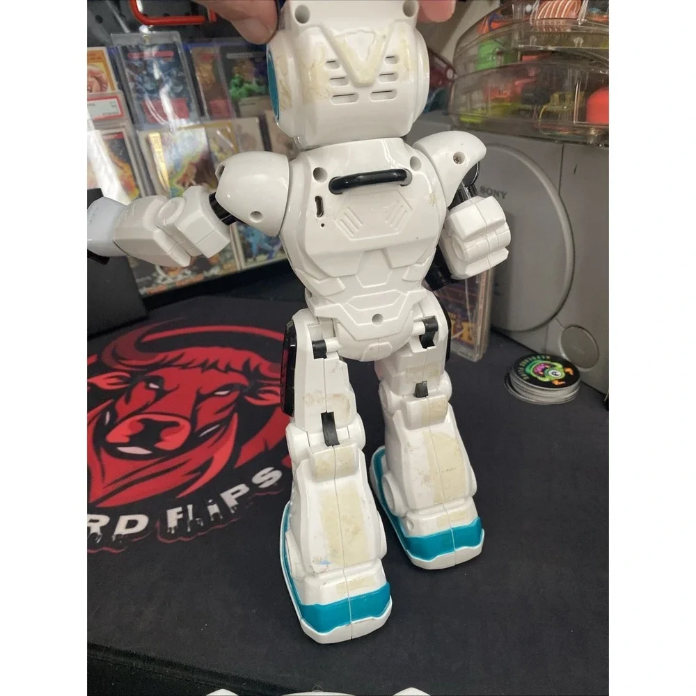 Xtrem Boots Robbie Remote Control Robot Works Great Dances Talks D3